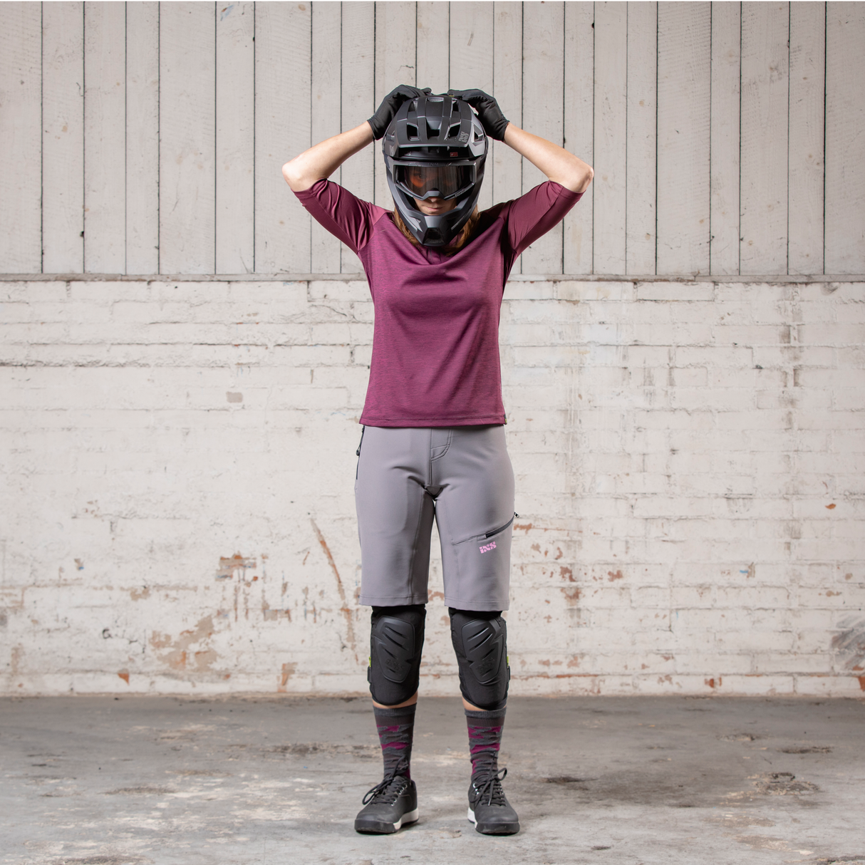 Carve X Women Henley raisin-solid raisin