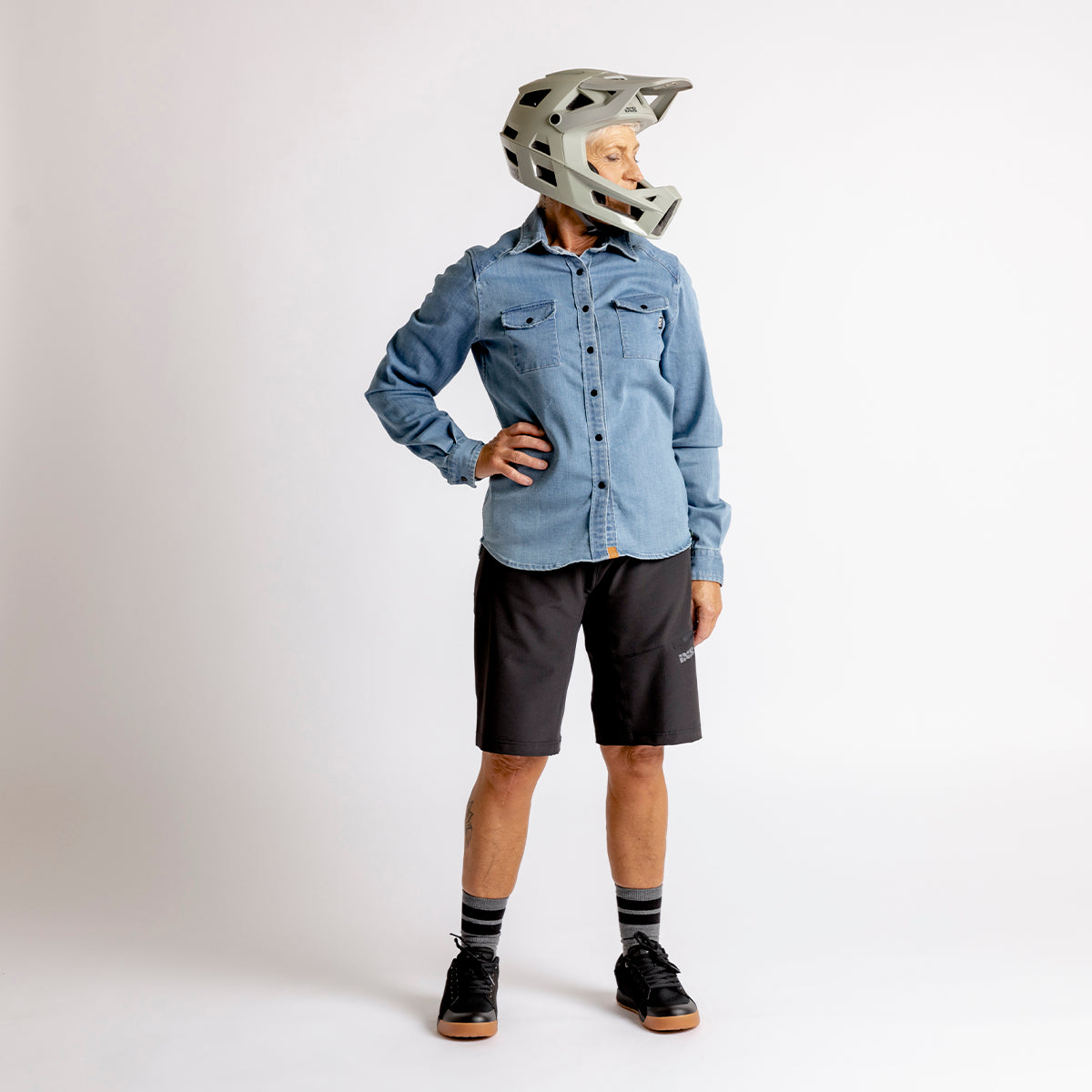 Carve Digger Women Organic Denim Shirt washed blue