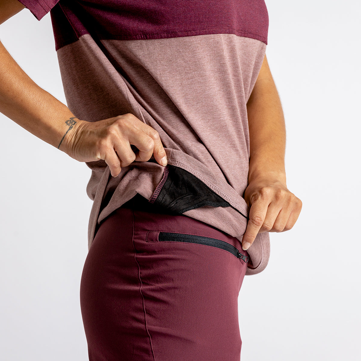 Women's Flow Mountain Tech Tee taupe-raisin