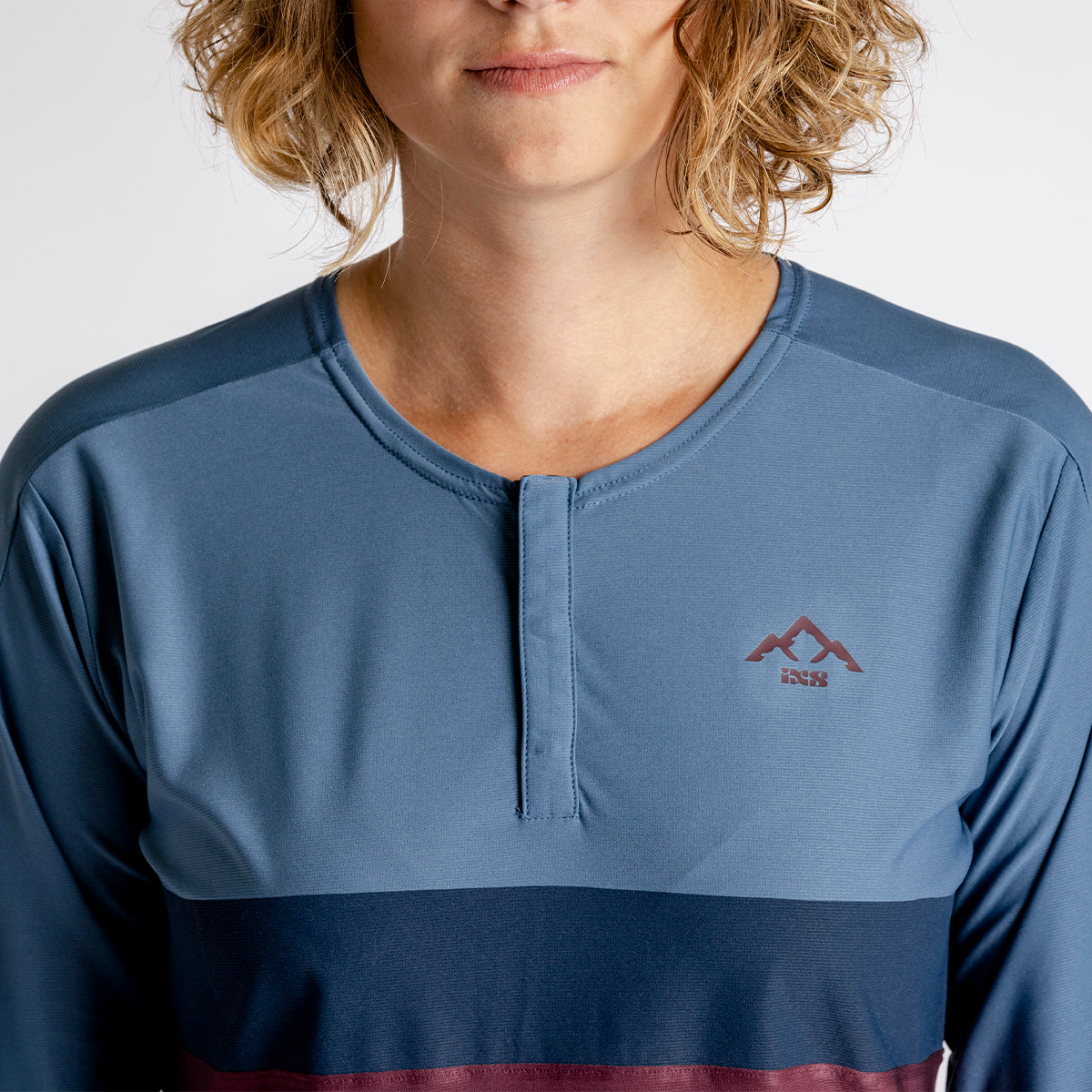 Women's Flow XTG Long Sleeve Henley raisin-marine