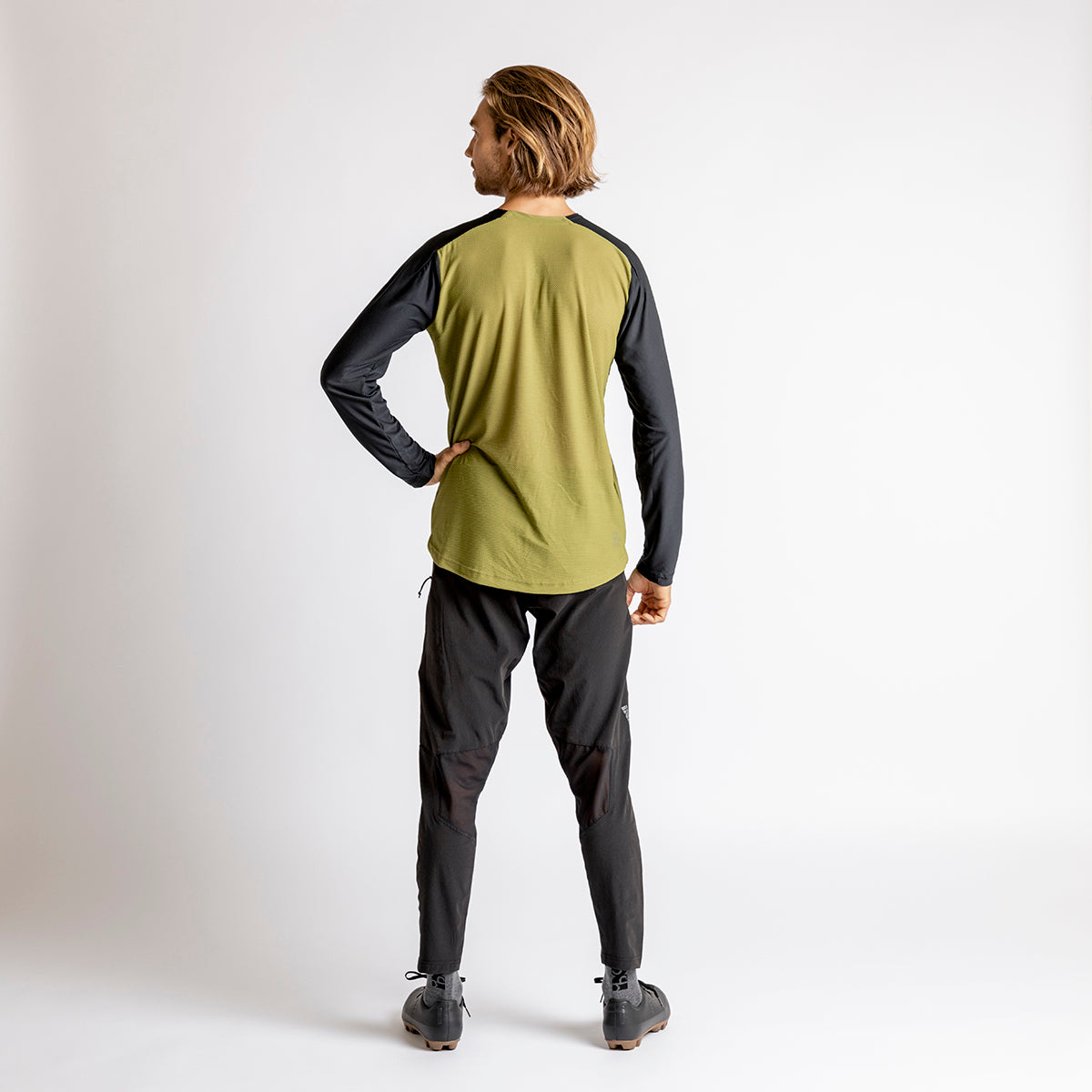 Flow XTG Long Sleeve Henley olive-schwarz
