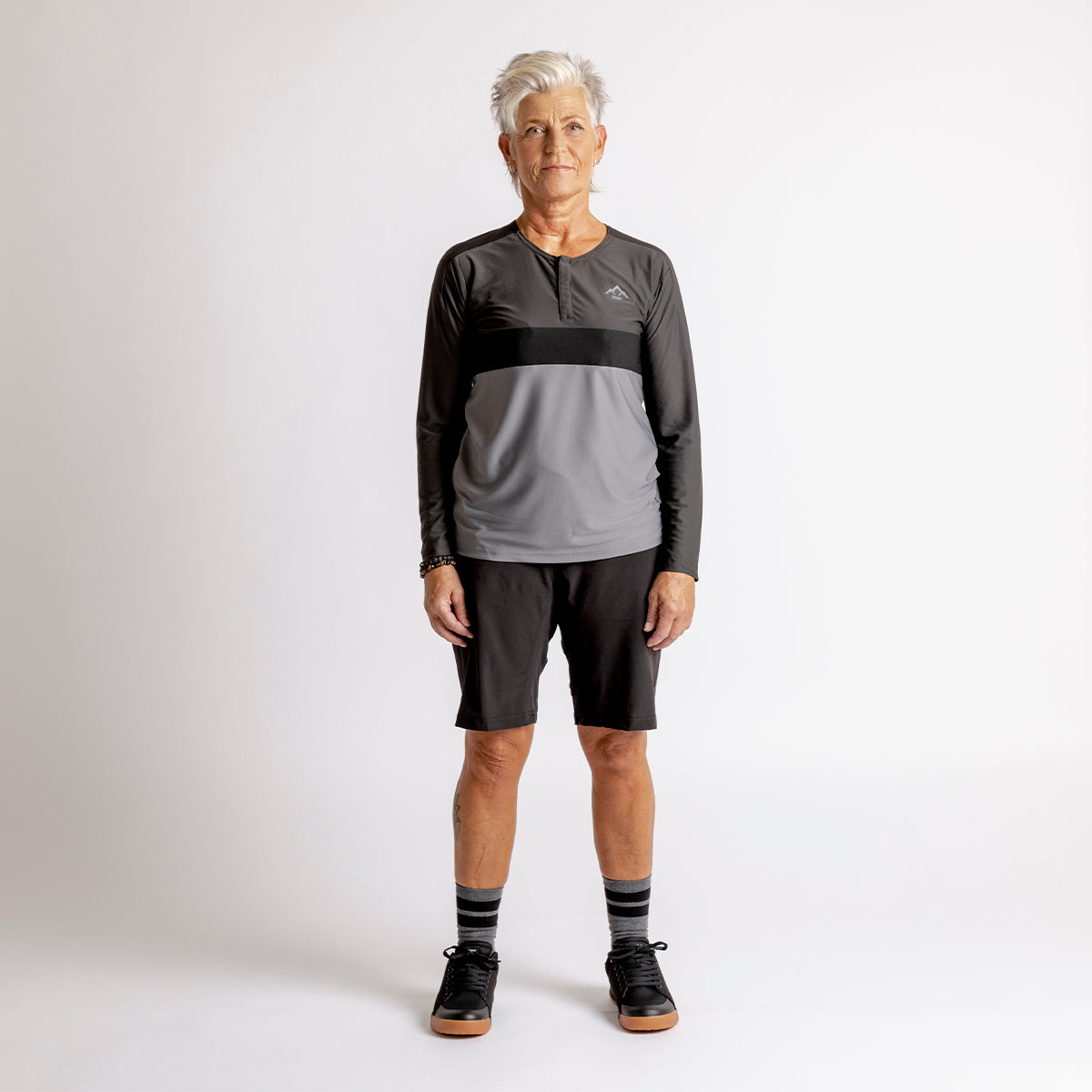 Women's Flow XTG Long Sleeve Henley graphit-schwarz