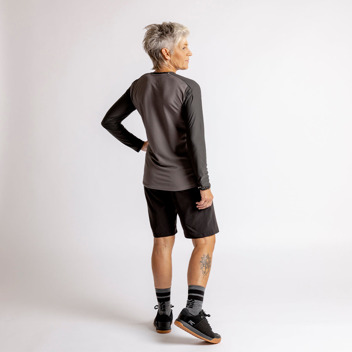 Women's Flow XTG Long Sleeve Henley graphit-schwarz