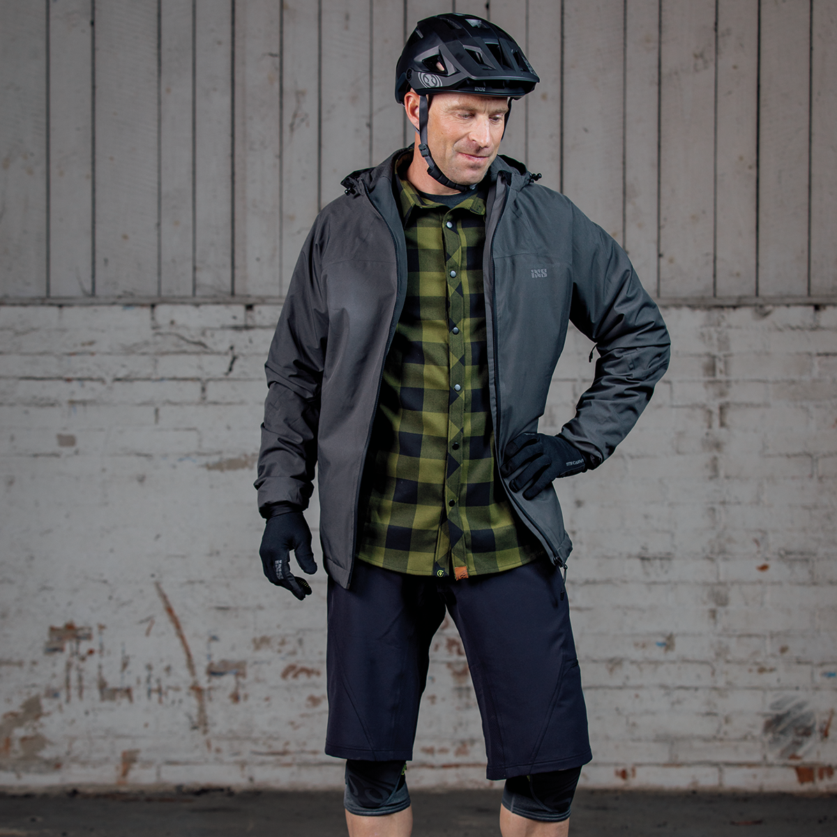 Carve Zero insulated AW Jacket anthrazit