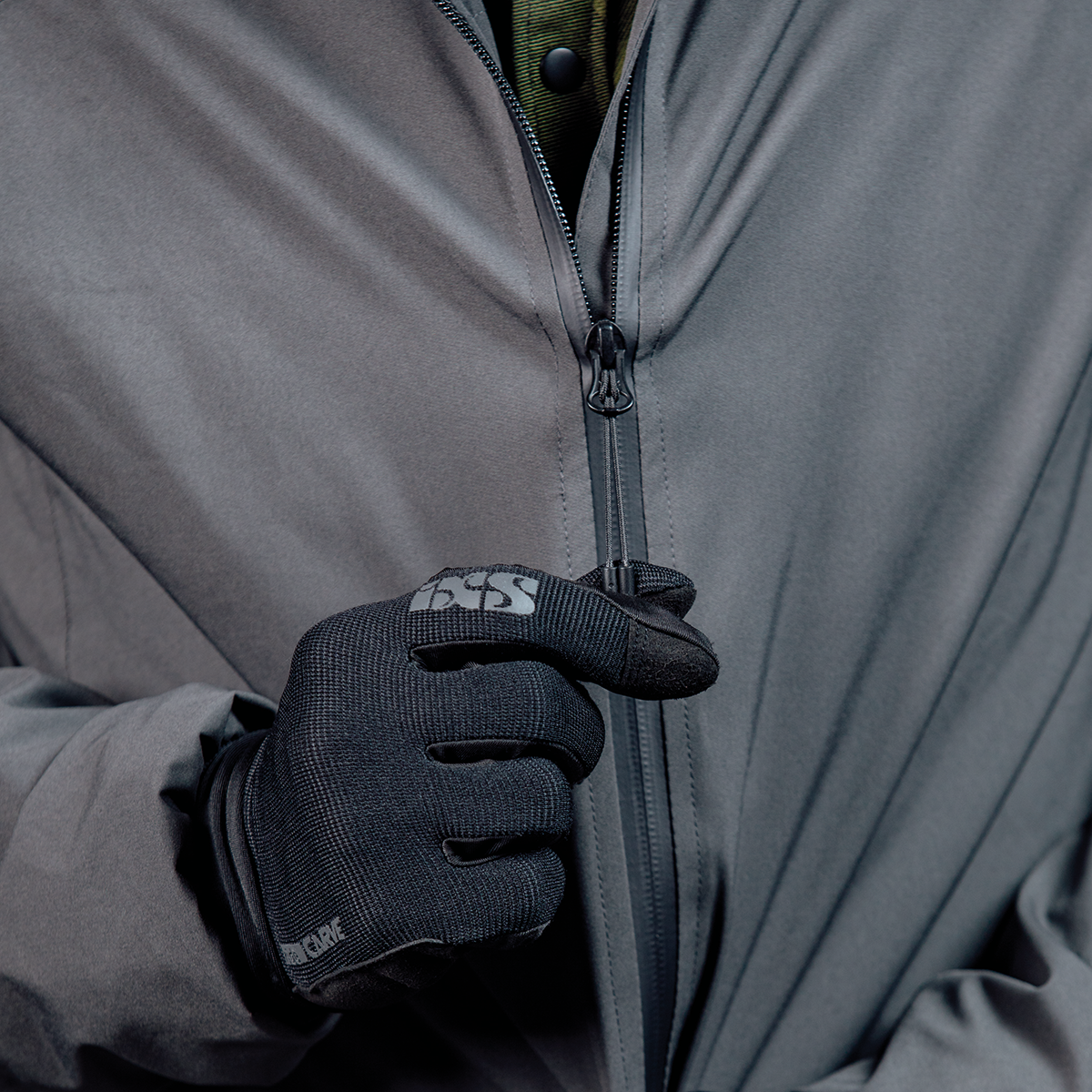 Carve Zero insulated AW Jacket anthrazit