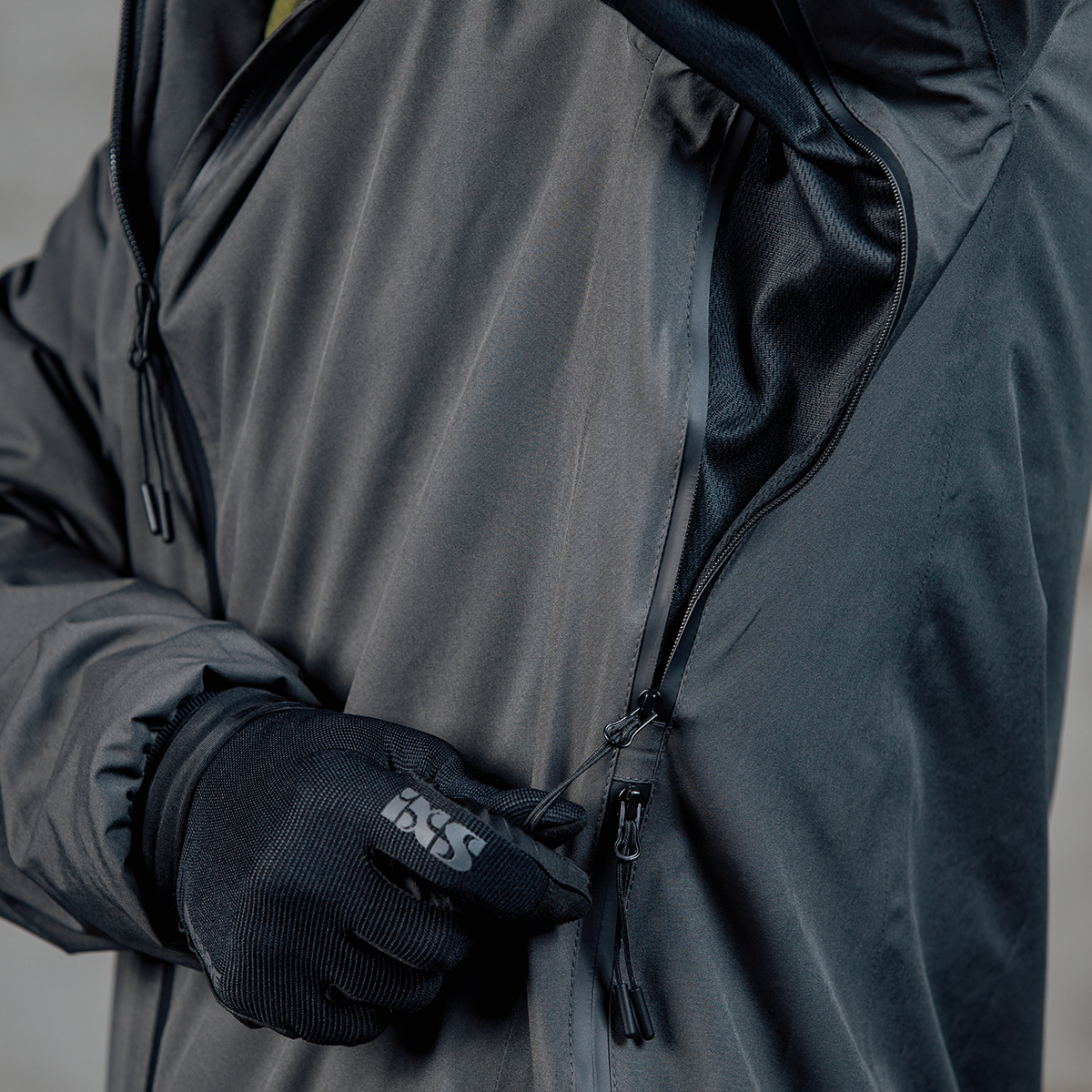 Carve Zero insulated AW Jacket anthrazit
