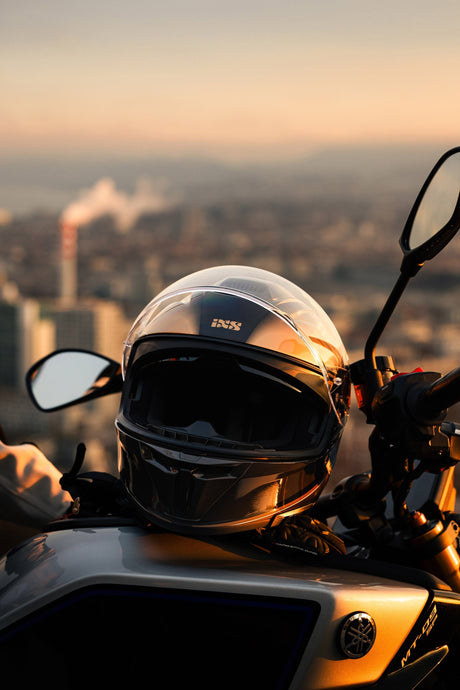 Motorradhelm kaufen: Wie du den passenden Helm findest – Tipps, Typen & Sicherheitsnormen