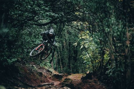 Shit Weather, Good Vibes: MTB-Regenbekleidung für nasse Trails