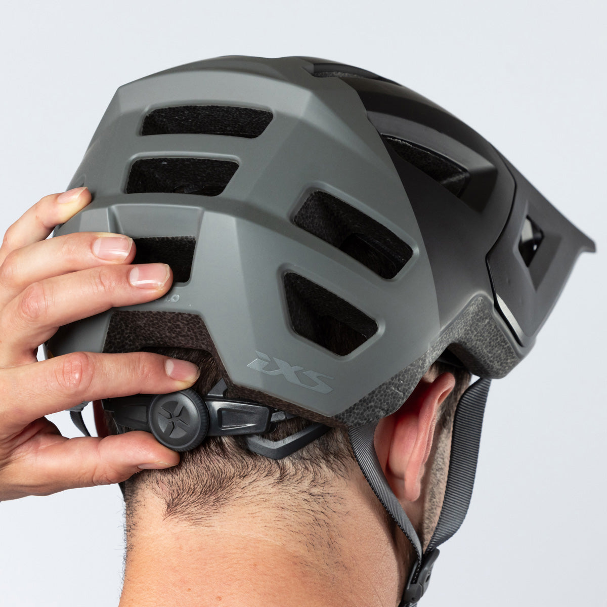 Flow 1.0 MIPS Helm schwarz-graphit