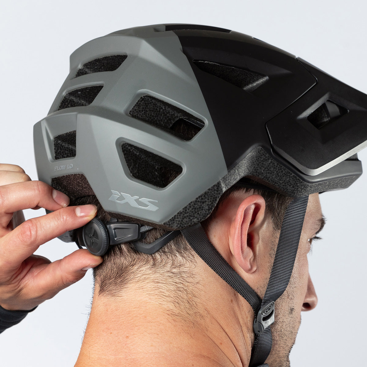 Flow 1.0 MIPS Helm schwarz-graphit