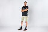 Flow 1.0 Shorts sand am Model – Bild 2