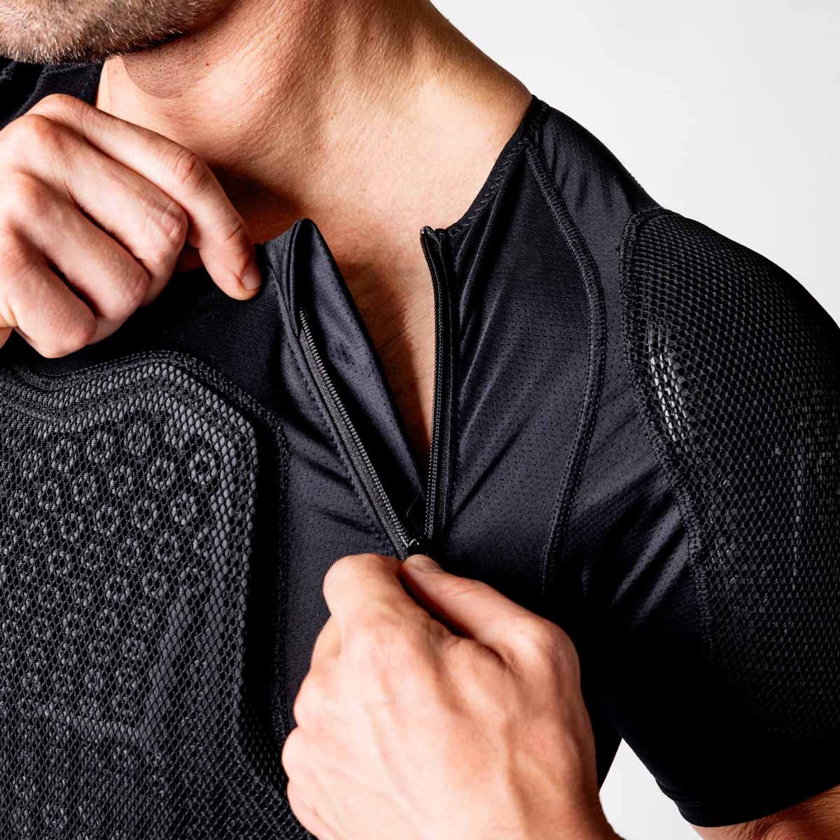 iXS Carve 2.0 upper body protective black – iXS.com