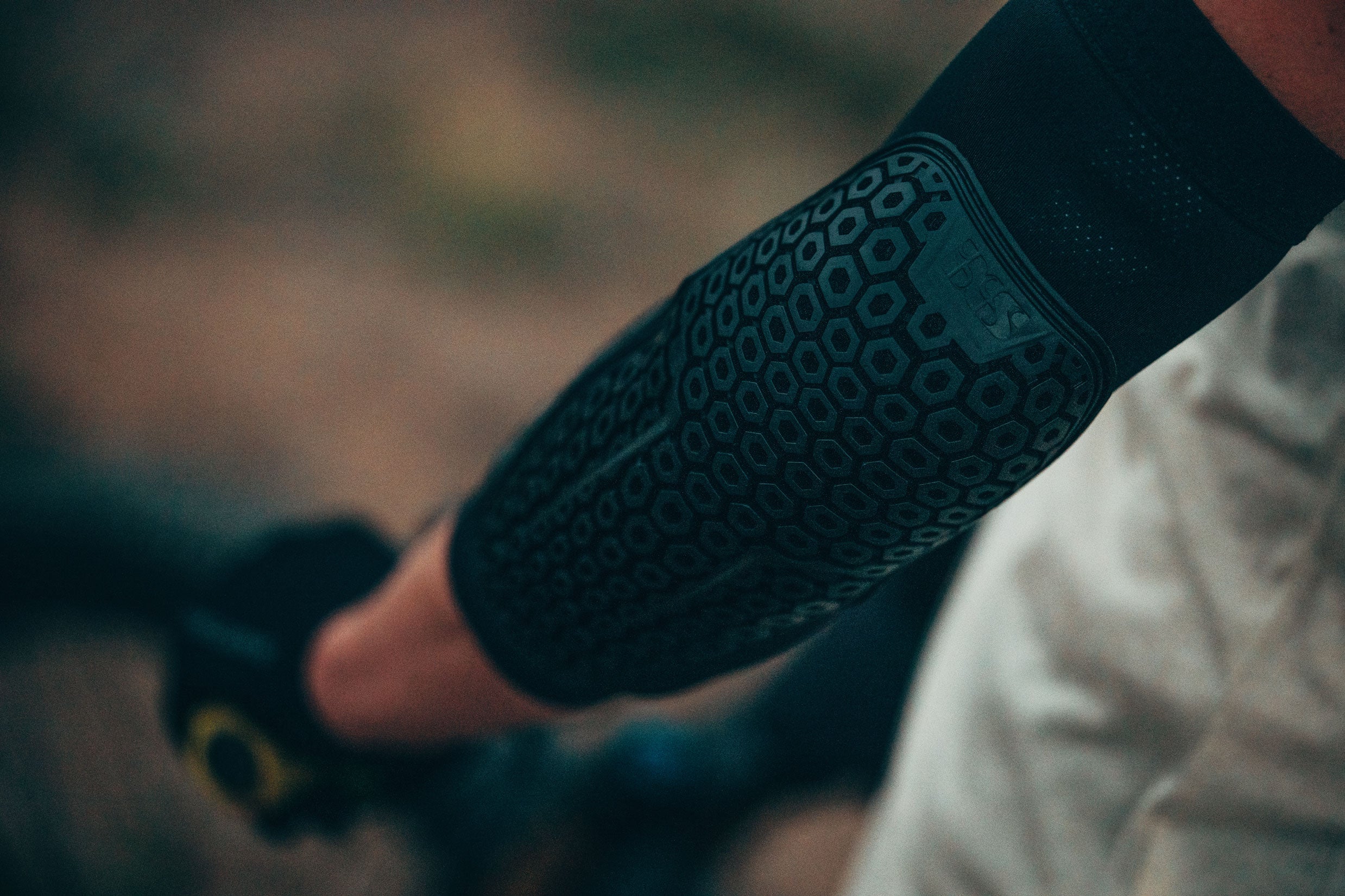 MTB Protektoren mit HEX-Cell Technologie - Schutz & Flexibilität